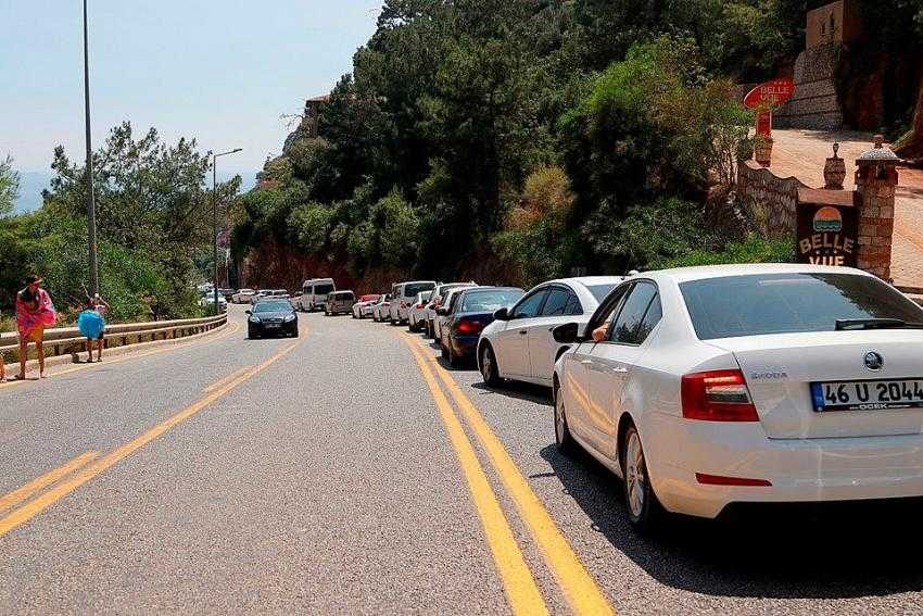 3 saatte 30 bin araç geçti! Yol kapatıldı