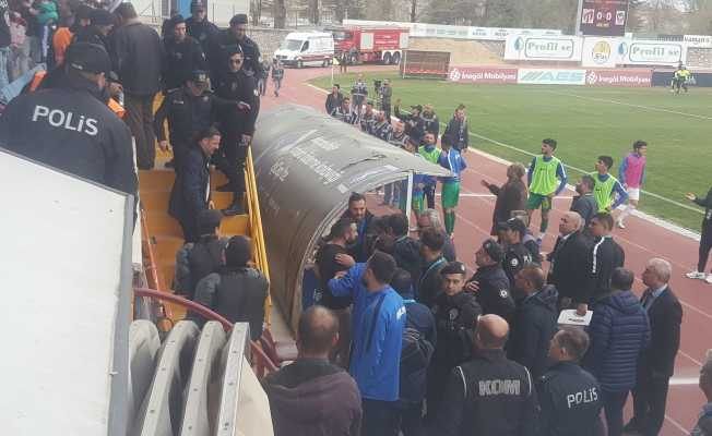 İnegölspor- AMED maçında gerginlik