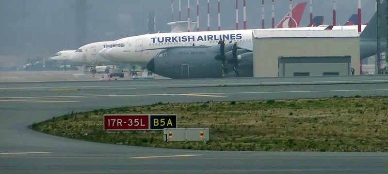 İngiliz Hava Kuvvetleri uçağı, sağlık ekipmanları için İstanbul’da