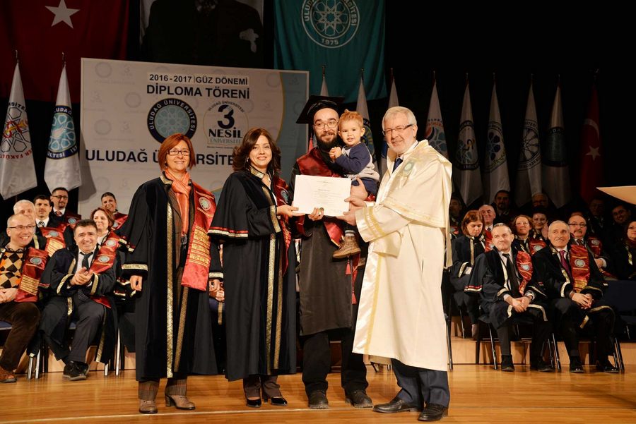 Kazanın ayırdığı üniversiteden 19 yıl sonra mezun oldu
