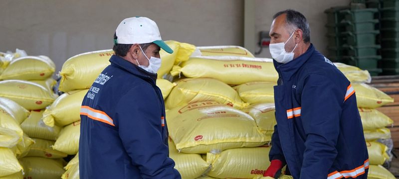 Kestel Belediyesi’nden selzede çiftçilere gübre desteği