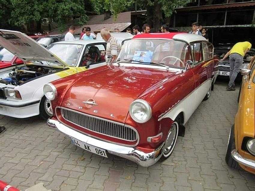 Klasik otomobil tutkunları Bursa