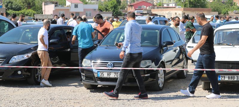 İkinci el oto pazarı ’korona pazarı’ oldu
