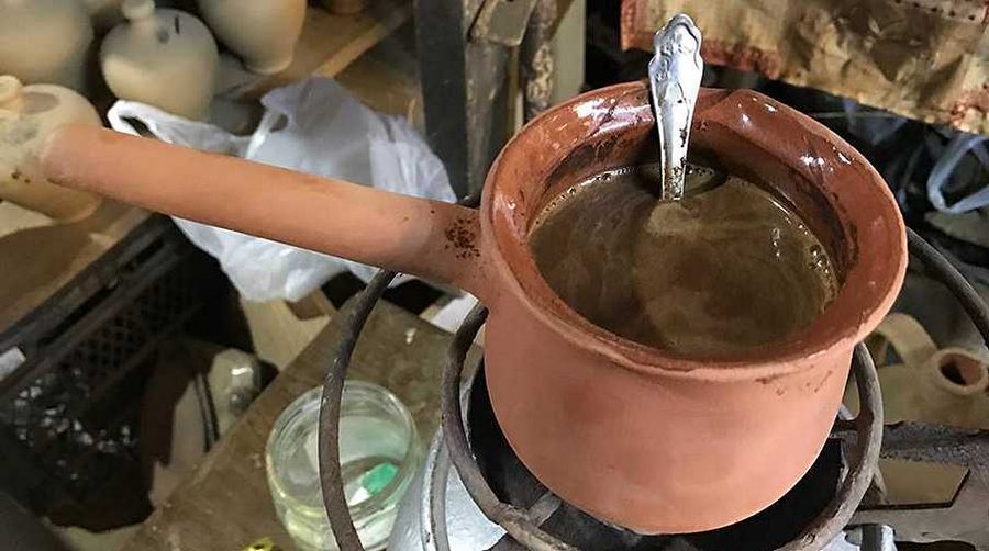 Toprak cezvede pişen kahvenin lezzeti bir başka...