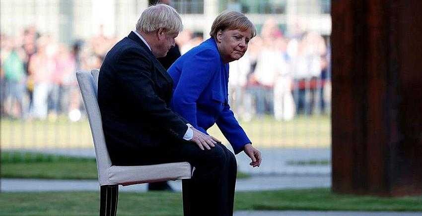 Kritik görüşme gerçekleşti: Merkel onu da oturttu