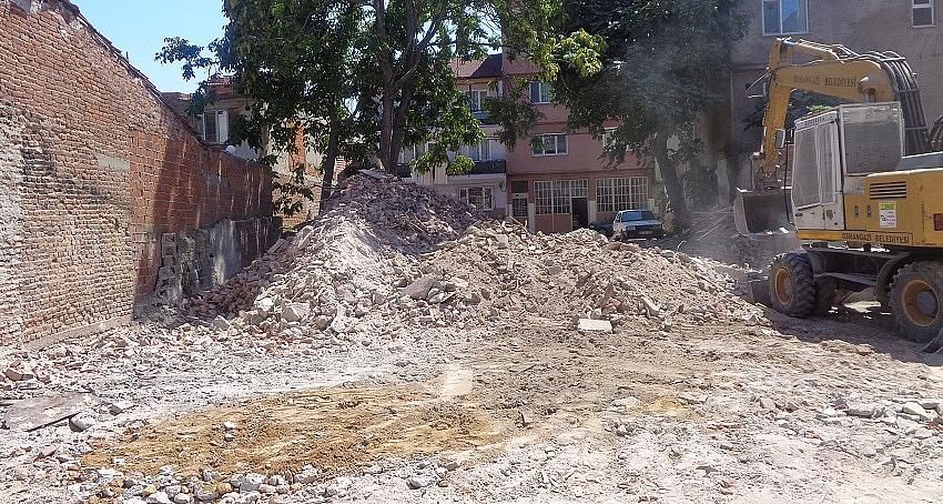  Osmangazi metruk binalardan temizleniyor