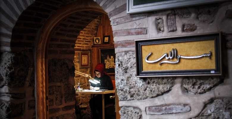 Gazoz kapağına da taşa da minyatür işliyor