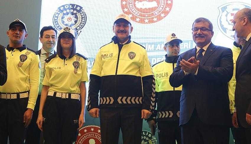 Trafik polislerinin kıyafetleri yeniden tasarlandı