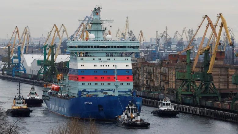 Nükleer buzkıran Arktika, Murmansk’a doğru yola çıktı