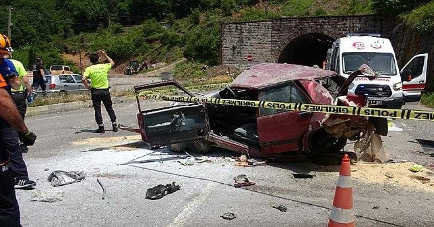 TOFAŞ otomobil hurda yığınına döndü: 1 ölü, 1 yaralı