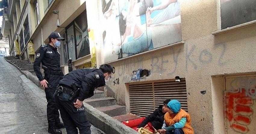  ‘Babam dilendiriyor’ diyen çocuklara polis yardım etti