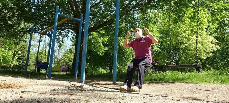 Kimisi salıncağa kimisi kaydırağa... Özgürlüğün tadını çıkardılar