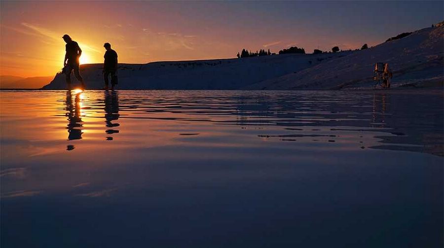 Turistlerin vazgeçilmez adresi: Şifalı sularda serinliyorlar