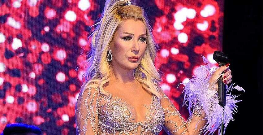 Bikinili görüntüsüyle genç kızlara taş çıkarttı 