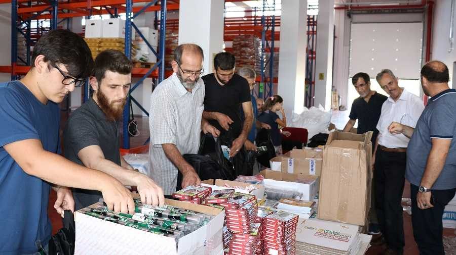 Suriyeli çocukların kırtasiye setleri Bursa