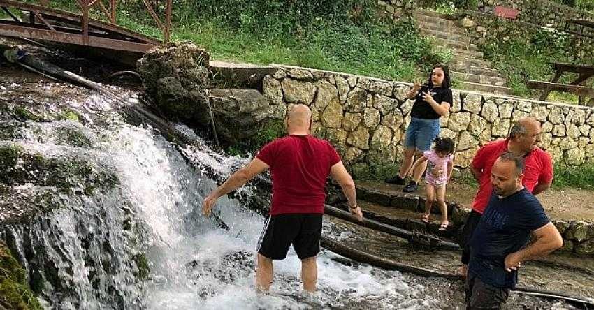 Termometreler 43,5 dereceyi gösterdi, Kozanlılar kendilerini soğuk suya attı