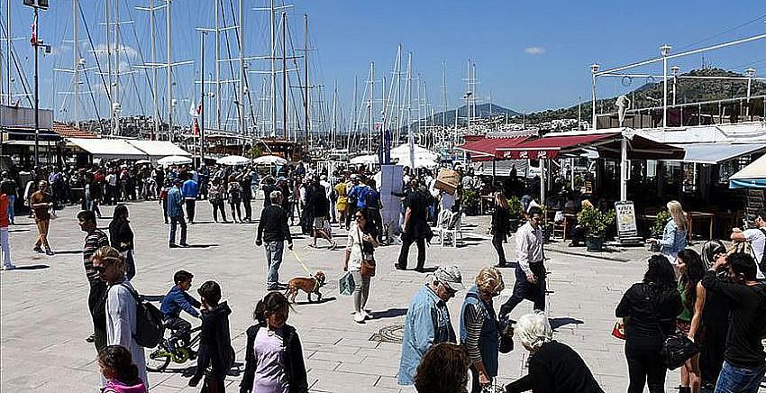 İlk 4 ayda 8 milyon turist ağırladık