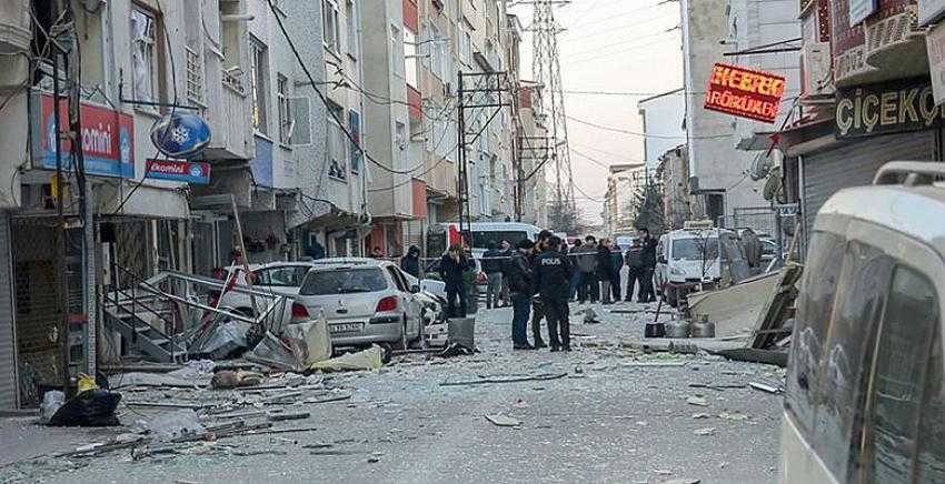 Gaz sıkışması sonucu patlama! Ortalık savaş alanına döndü