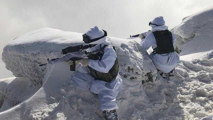 Komandodan çetin kış koşullarında operasyon