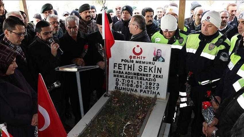 Şehit polis Fethi Sekin kabri başında anıldı