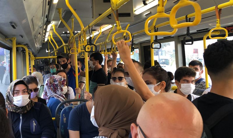 Tıka basa dolu otobüsler pes dedirtti