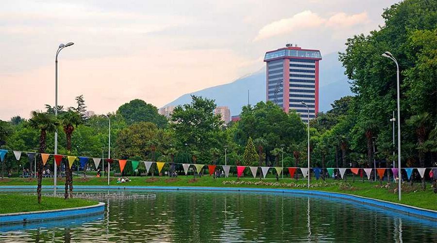 Testler tamamlandı, Tower Plaza yıkılıyor