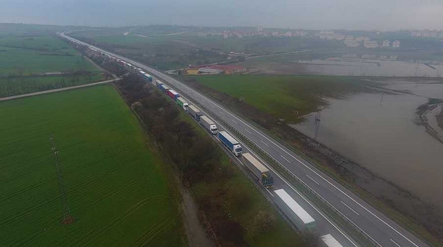 24 kilometrelik TIR kuyruğu...