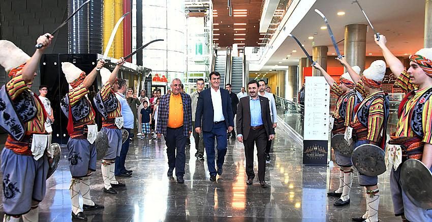 Bakan Yardımcısı Kuş’a kılıç kalkanlı veda