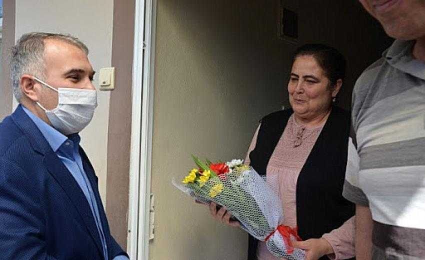Kaymakam Duru, şehit annelerini unutmadı