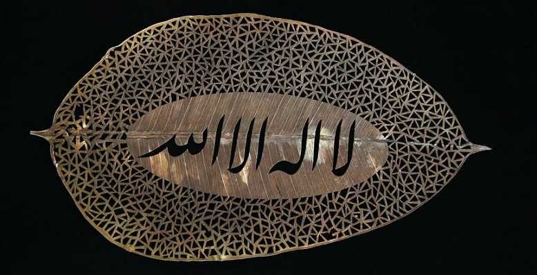 Sanat eserine dönüştürülen kuru yapraklar