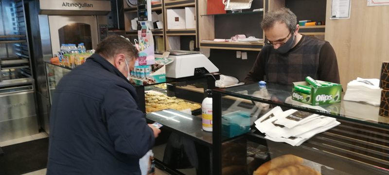 Sokağa çıkma yasağından muaf olanlar işlerine gidiyor