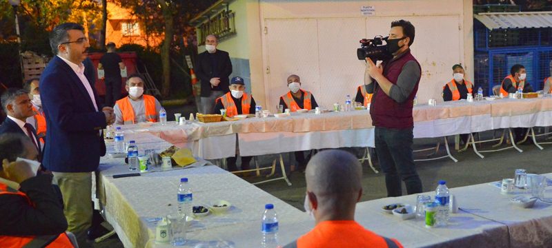 Başkan Oktay Yılmaz, emekçilerle iftarda buluştu