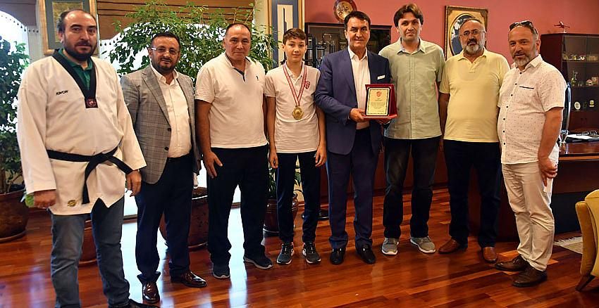 Şampiyon Taekwondocudan başkan Dündar’a ziyaret